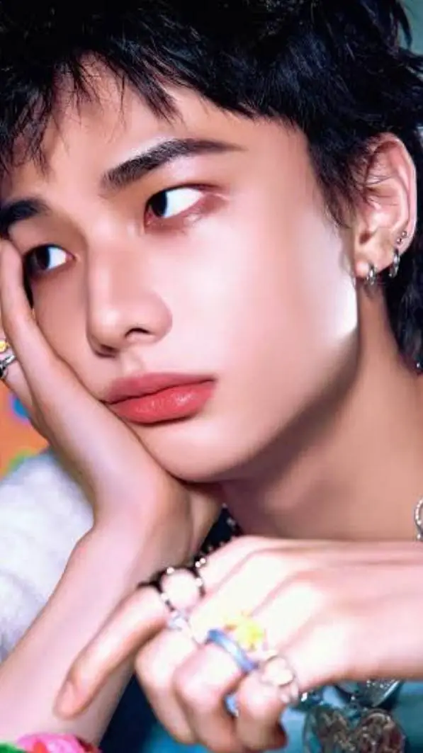 ai character: Hyunjin 💕🌟 background