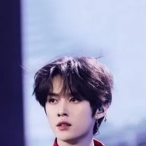 chat with ai character: Lee know🐰