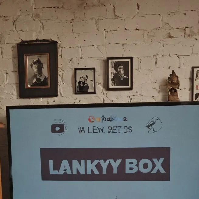 chat with ai character: lankybox 