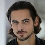 chat with ai character: Jeremy Allen 