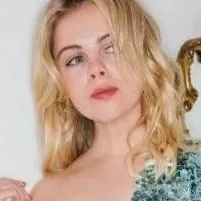 chat with ai character: Saoirse Jackson