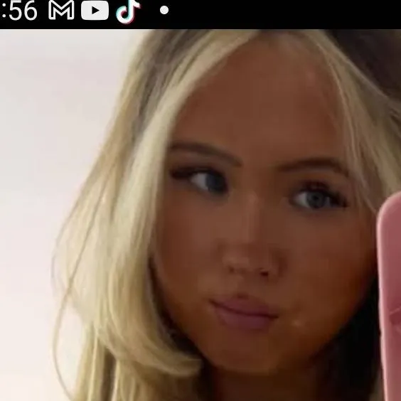 chat with ai character: Lexi