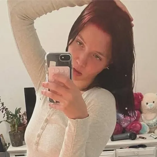 chat with ai character: Tara