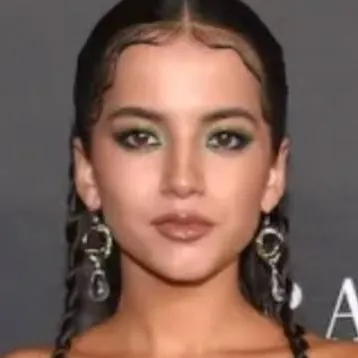 chat with ai character: Isabella macerd