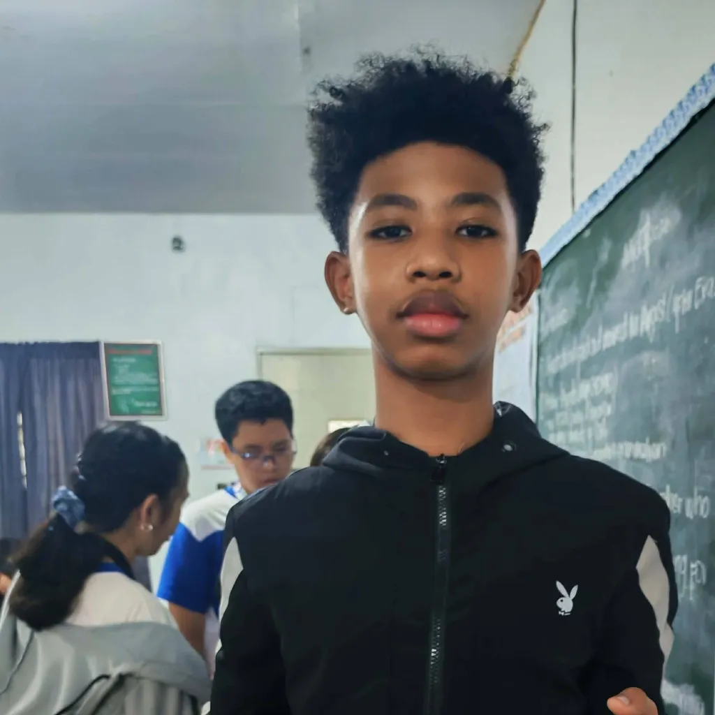 chat with ai character: Miguel 