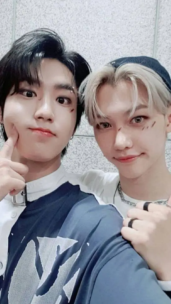 ai character: SKZ creep😌 background