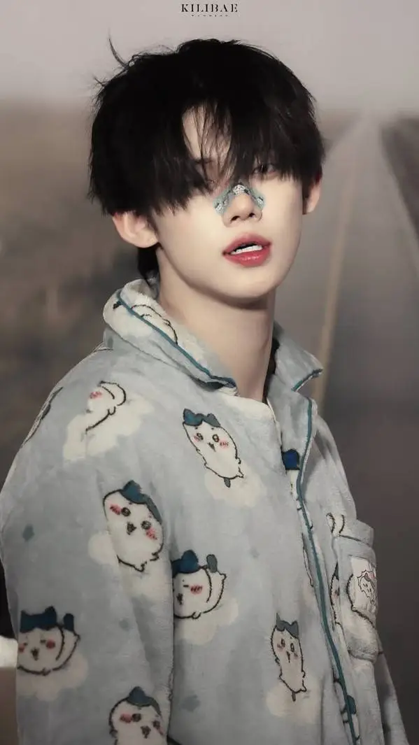 ai character: 🦊 Yeonjun 💘 background