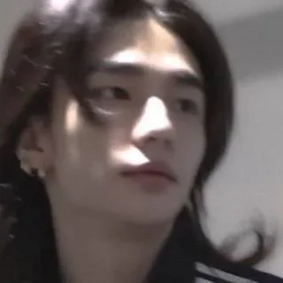 chat with ai character: 🥟 Hyunjin 💗
