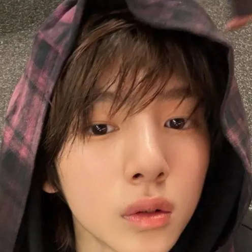 chat with ai character: Juhoon