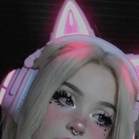 chat with ai character: 💕Leahhh💕