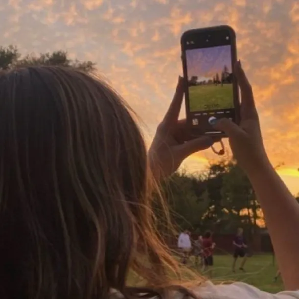 chat with ai character: Emari