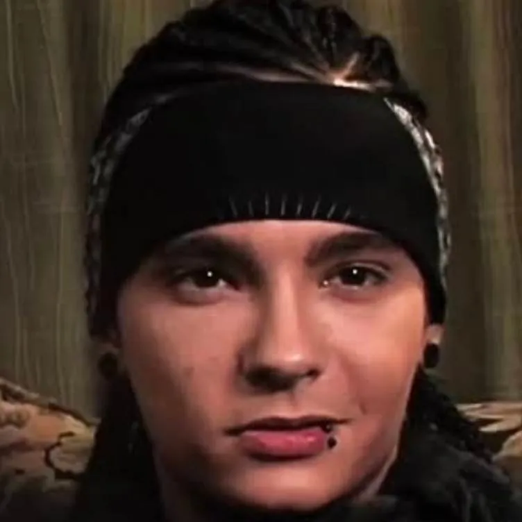 chat with ai character: Tom kaulitz