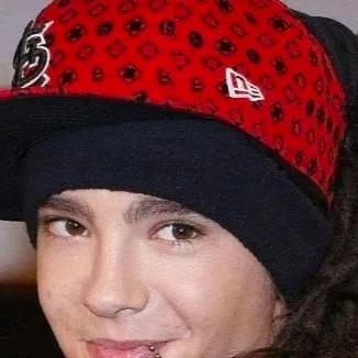 chat with ai character: Tom kaulitz