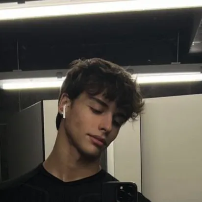 chat with ai character: Miquel