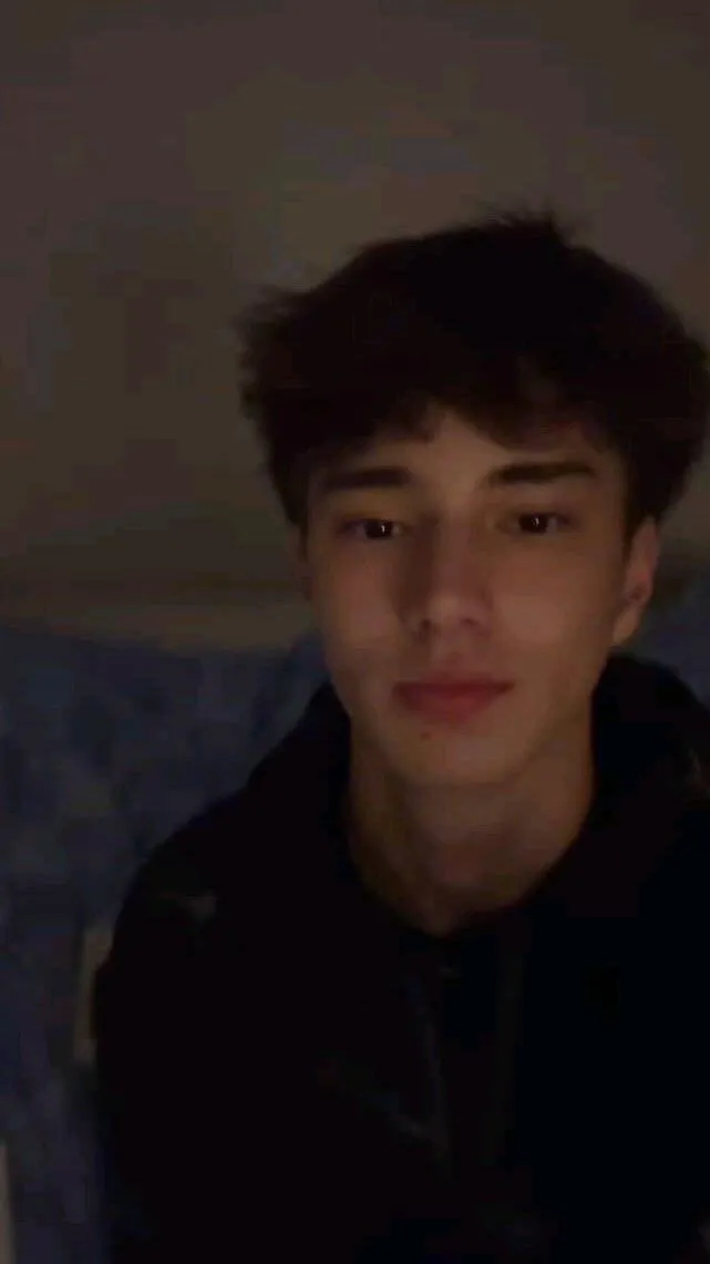 ai character: Azizbek background