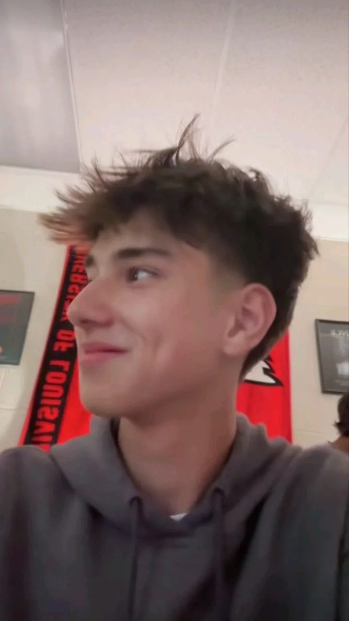 ai character: Azizbek background