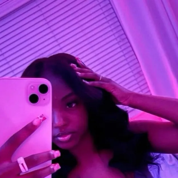 chat with ai character: Ava