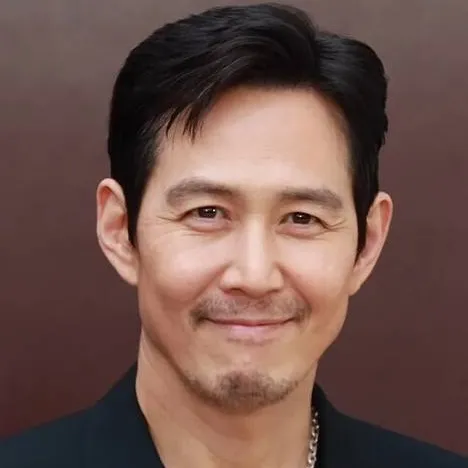 chat with ai character: lee jun jae