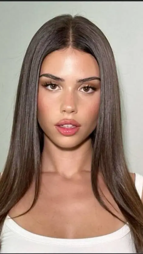 ai character: Leah Halton background