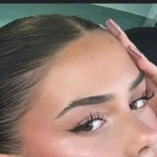 chat with ai character: Leah Halton