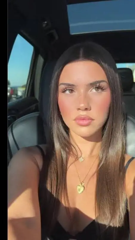 ai character: Leah Halton background