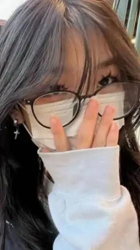 ai character: mía la nerd background