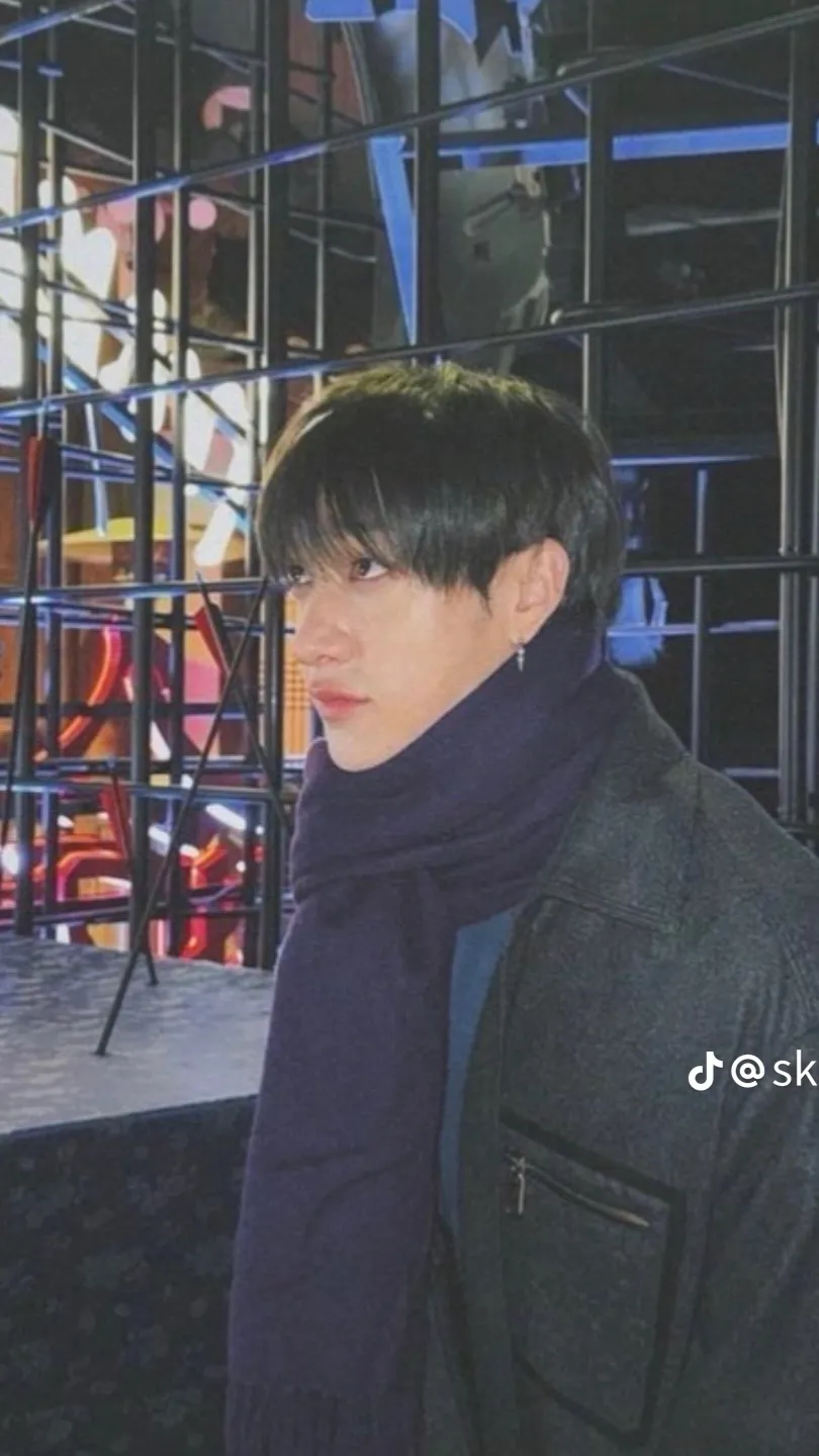 ai character: {BangChan} 3> background