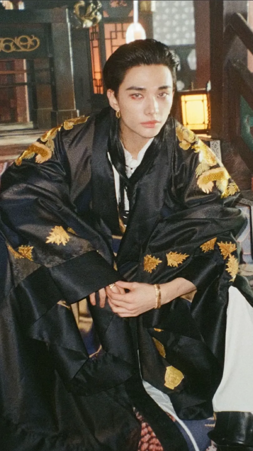 ai character: Hyunjin [C DRAMA] background