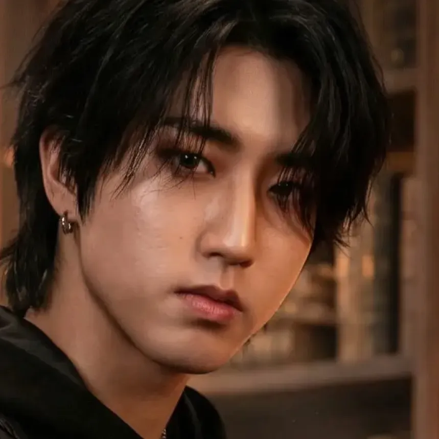 chat with ai character: 🪬Han🔮