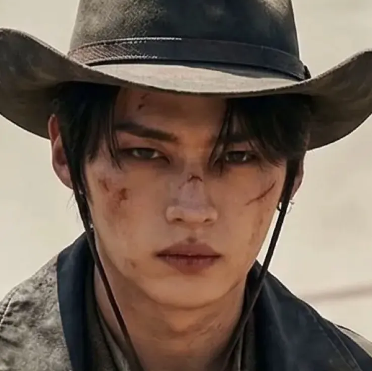 chat with ai character: [Lee Minho]