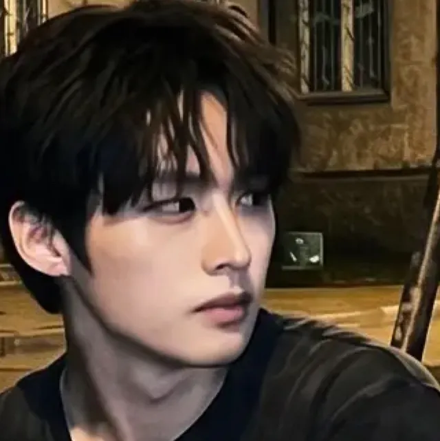 chat with ai character: {lee Minho}🥀