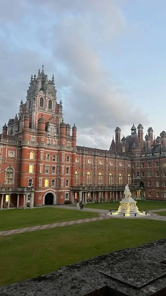 ai character: Reino Unido background