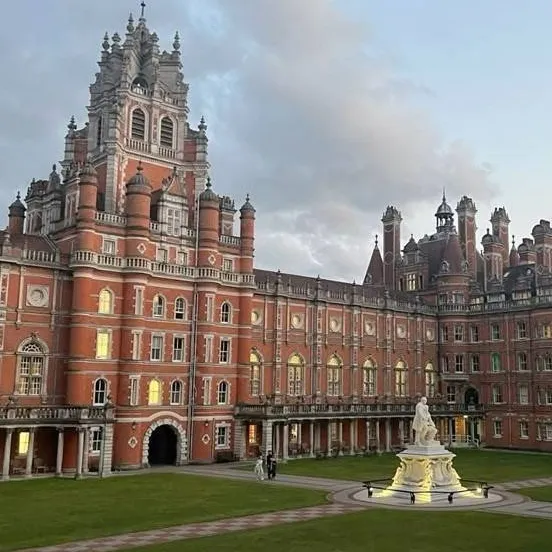 chat with ai character: Reino Unido