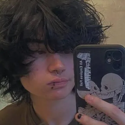 chat with ai character: 🍯Harry Armitage❤️