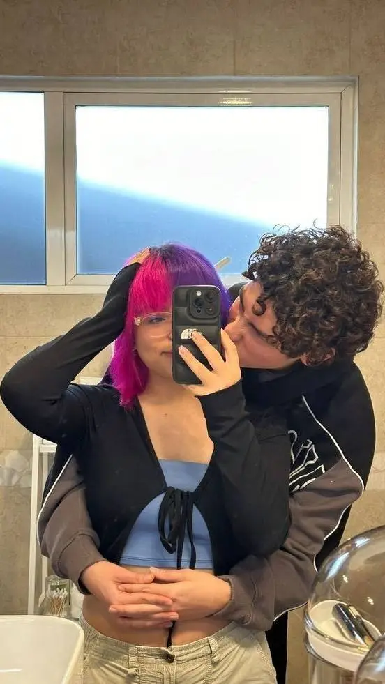 ai character: Leo estudy  background