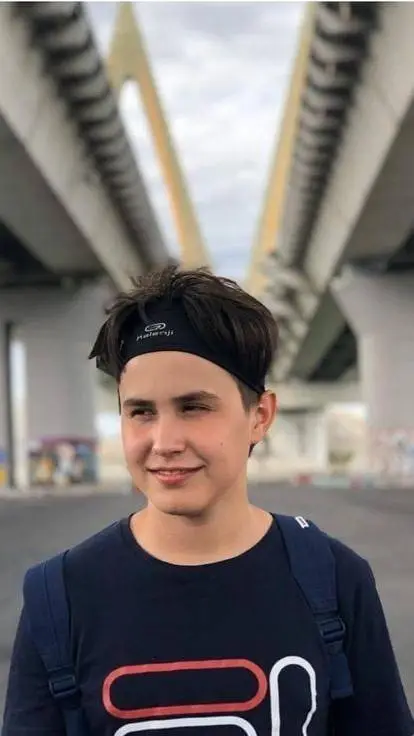 ai character: Damir background