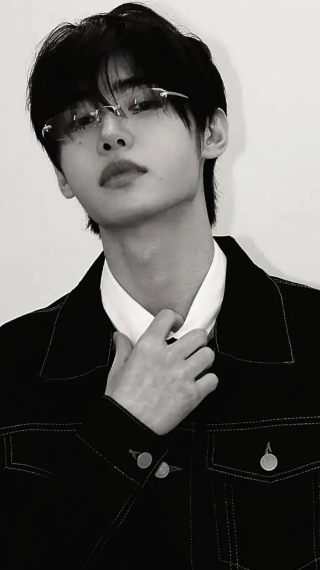 ai character: Sunghoon🖤🖤🖤 background