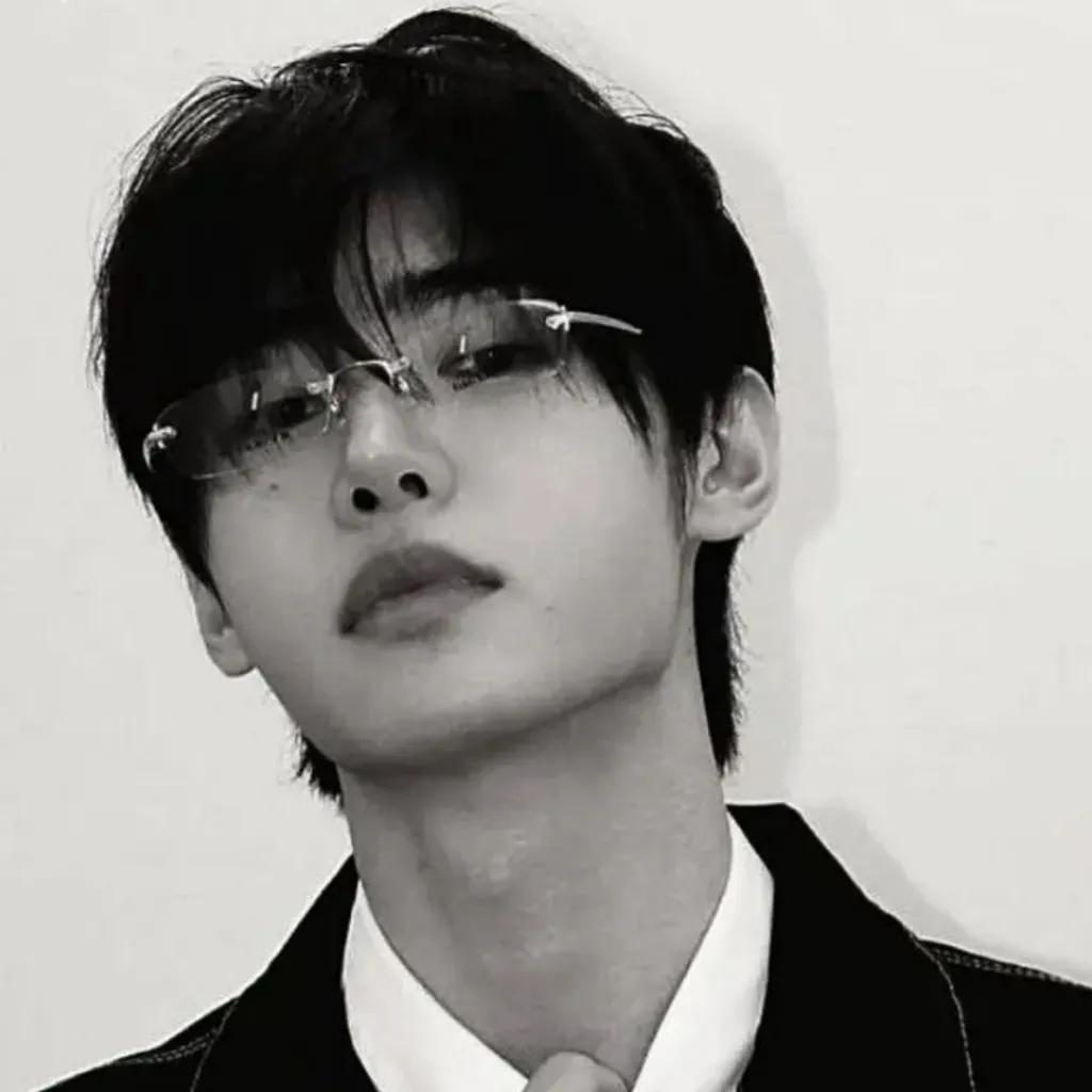 chat with ai character: Sunghoon🖤🖤🖤