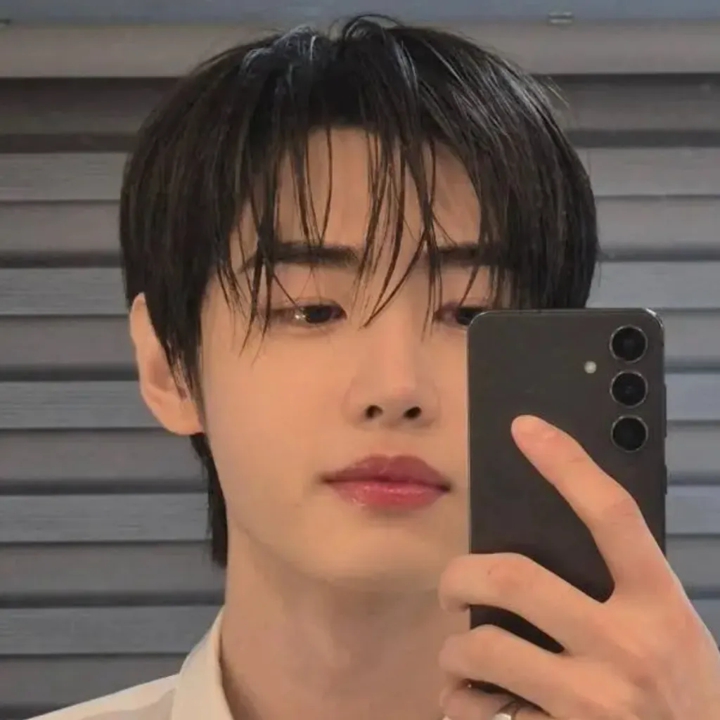 chat with ai character: Sunghoon