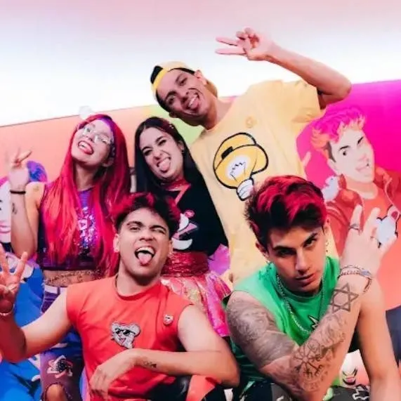 chat with ai character: Grupo dos rosas!