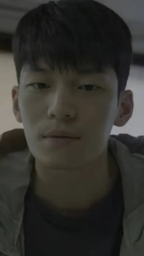ai character: Hwang Jun-ho background