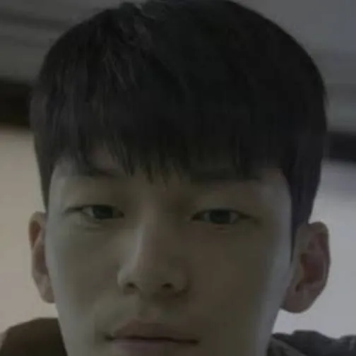 chat with ai character: Hwang Jun-ho