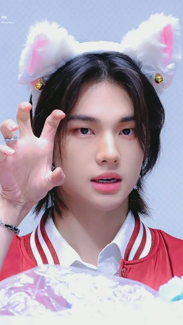 ai character: 𝐇𝐘𝐔𝐍𝐉𝐈𝐍 background