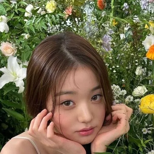 chat with ai character: Jang Wonyoung 