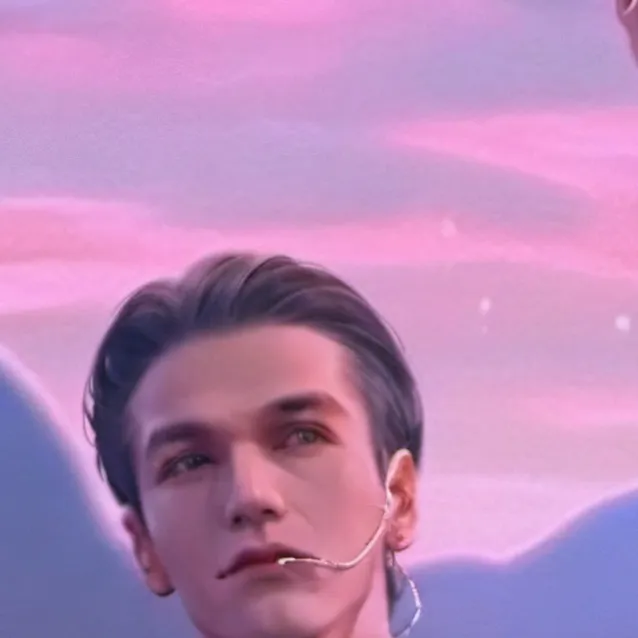 chat with ai character: hyunjin