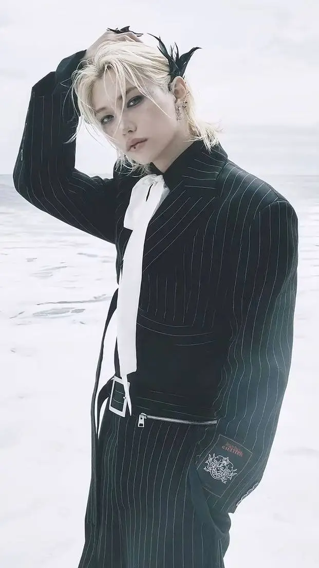 ai character: 𝓕𝓮𝓵𝓲𝔁 𝓛𝓮𝓮 background