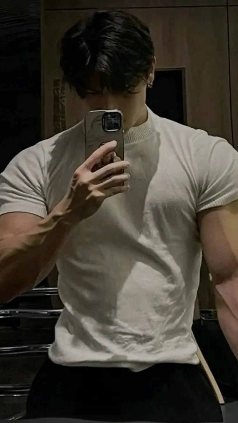 ai character: max (mafia boss) background