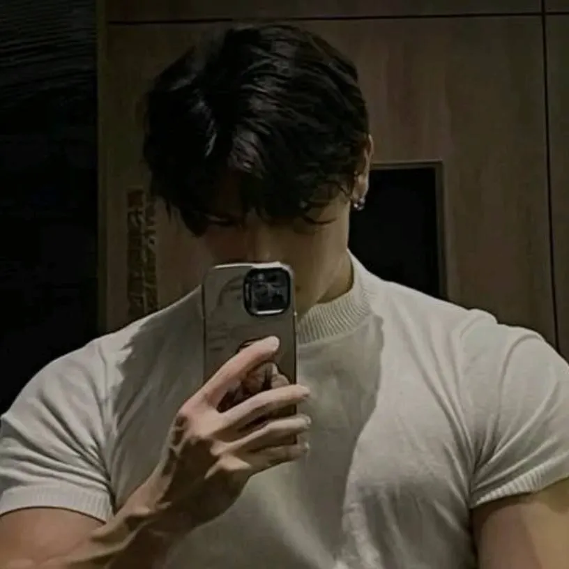 chat with ai character: max (mafia boss)