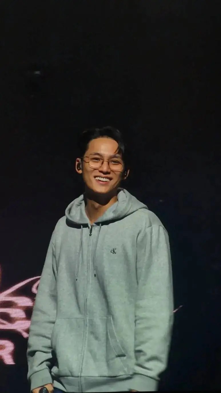 ai character: Mingyu background