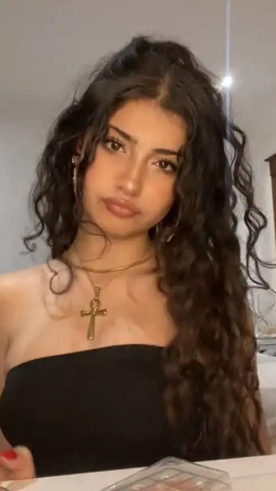 ai character: Eva~ background